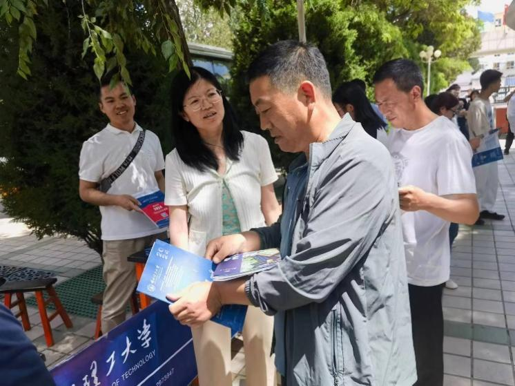 必赢3003no1线路检测中心力学系教师在会宁、天水、临夏等地进行本科招生宣传
