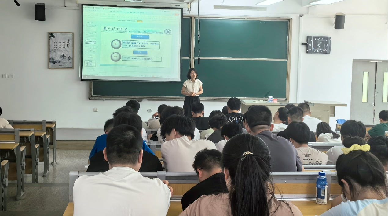 必赢3003no1线路检测中心物理系举办研究生招生宣传会暨考研动员大会