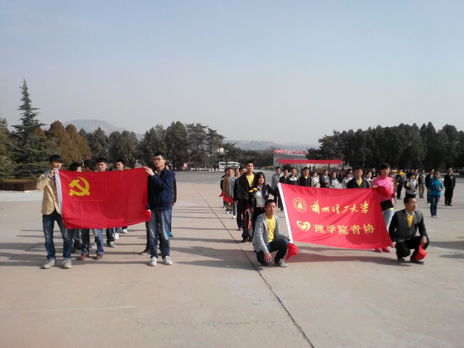 必赢3003no1线路检测中心本科生党支部缅怀革命先烈