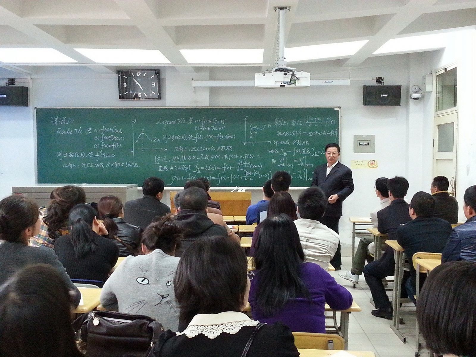 必赢3003no1线路检测中心开展教学名师教学观摩活动：名师说课------教学中的分析法