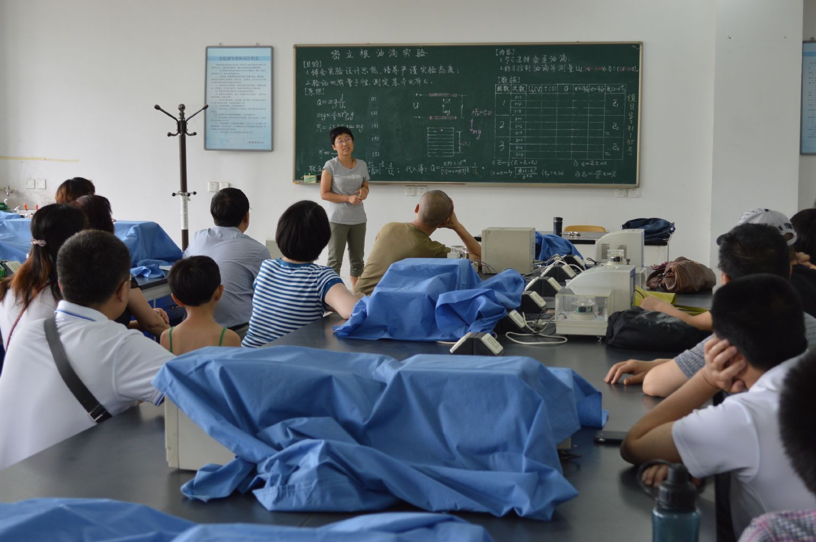 必赢3003no1线路检测中心物理系组织教师进行实验观摩教学
