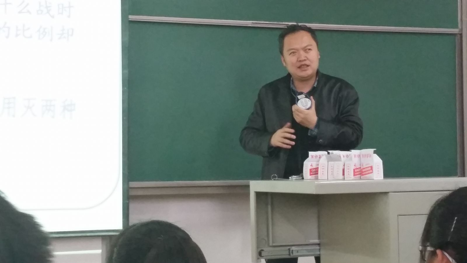 红柳学术讲坛: 必赢3003no1线路检测中心霍海峰教授作“给青春的你——数学之魅力”学术报告